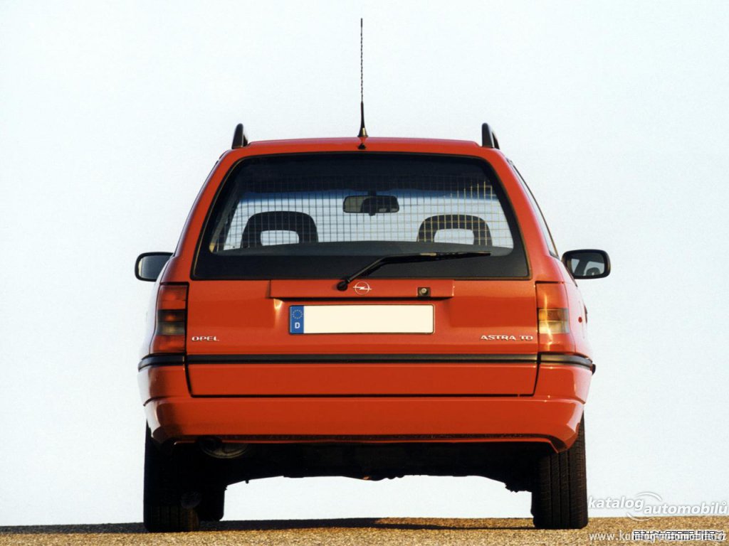 Opel Astra Caravan 18l. Voir Télécharger le fond d'écran. 1024x768. Commentaire