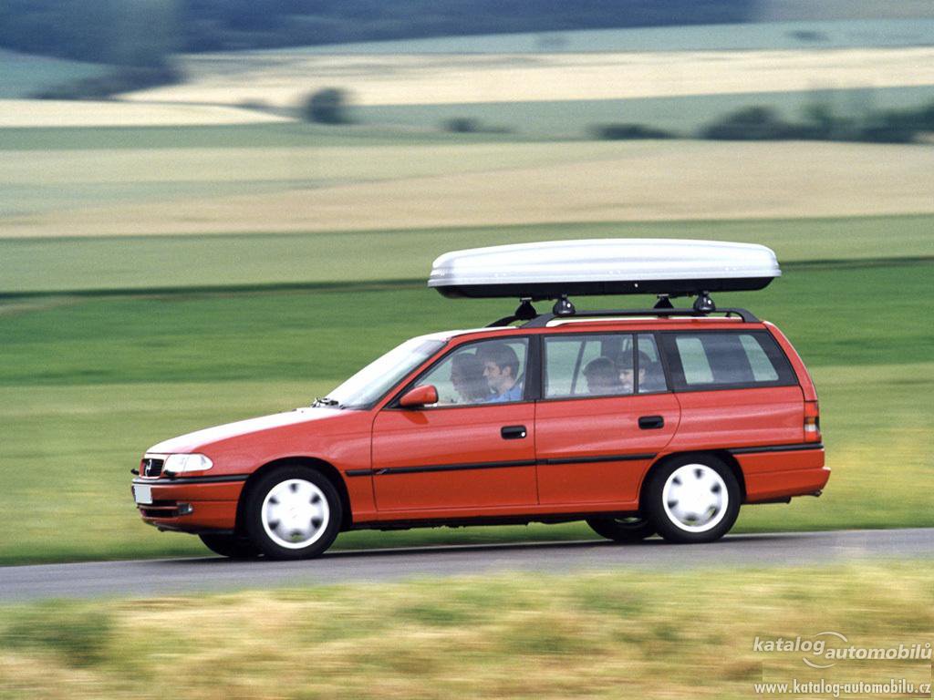 Opel Astra Caravan 18l. Voir Télécharger le fond d'écran. 1024x768. Commentaire