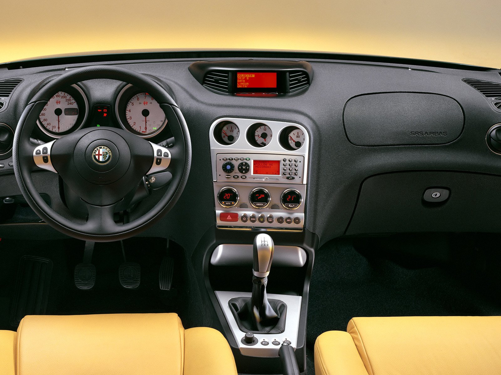 Le modèle Alfa Romeo 156 commence en 1997 en Italie. La fin de la marque est 2007.