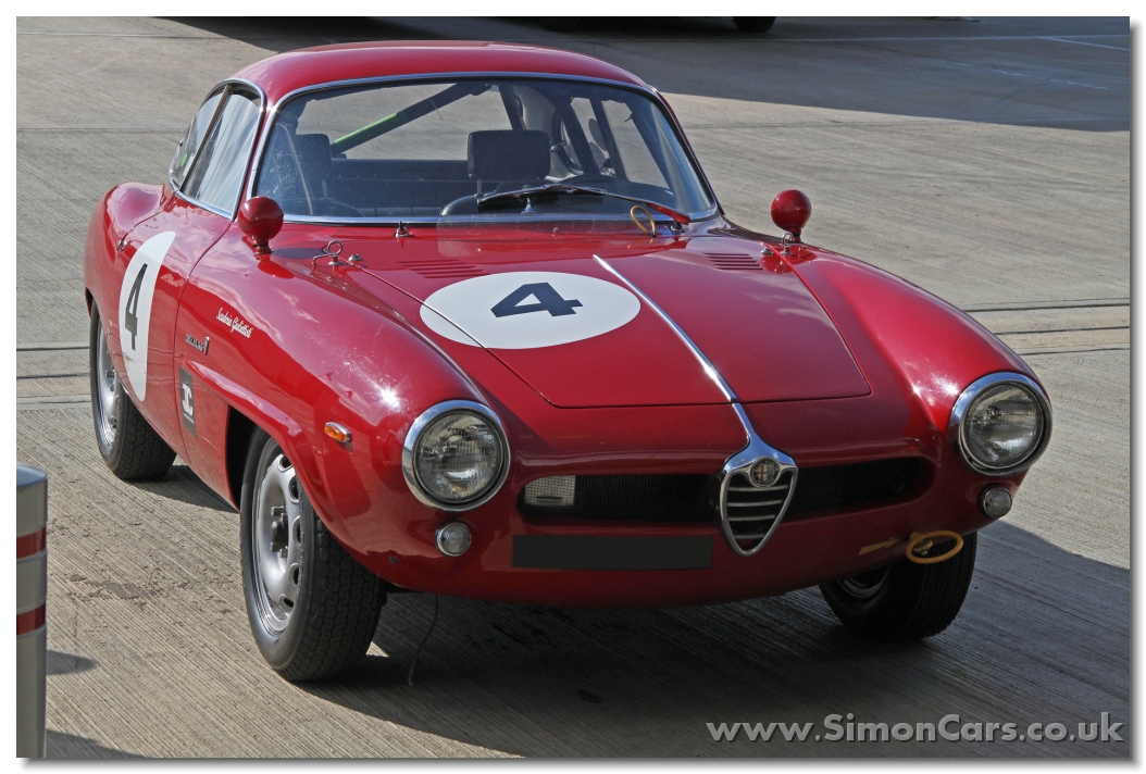 Alfa Romeo Giulia SS. Destinée à être une voiture de course, Alfa Romeo s'est rendu compte que