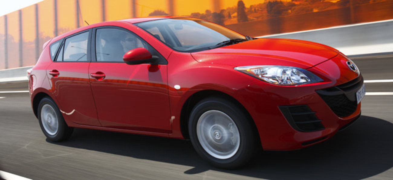 image. La Mazda3 Maxx à hayon commence à 24 990 $ pour la manuelle et les hauts