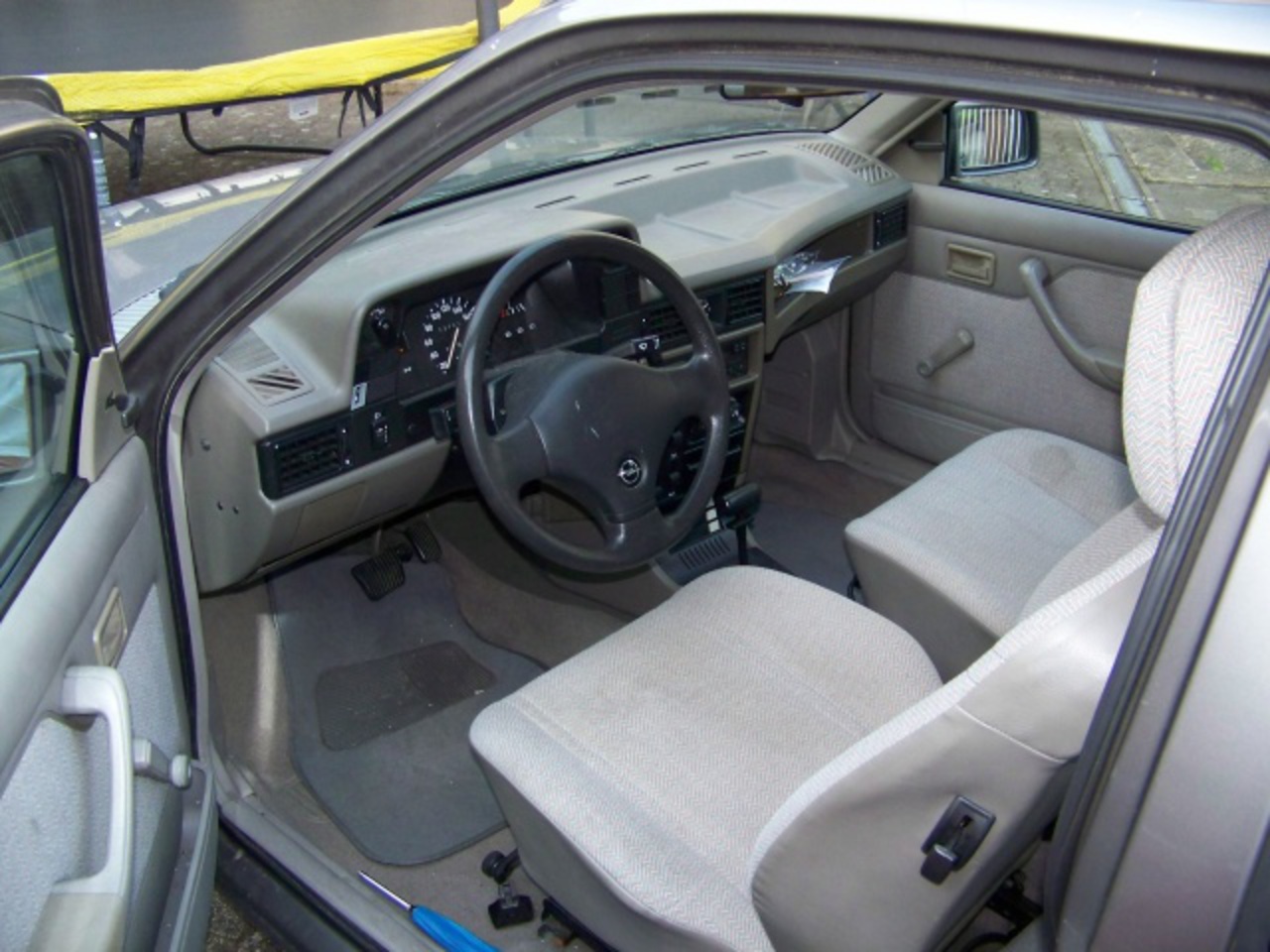 Opel Kadett 1991 - Transmission automatique. A besoin de pause-travail pour passer
