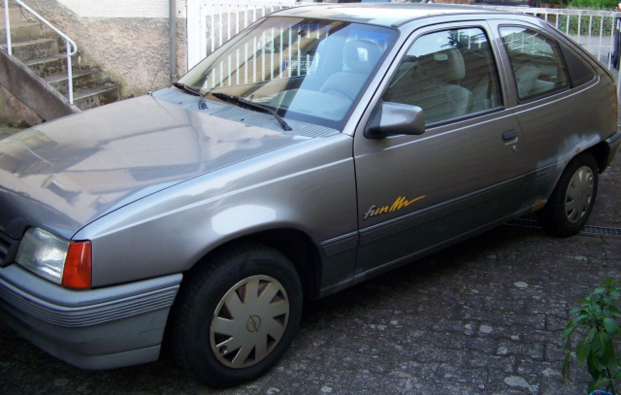 Opel Kadett 1991 - Transmission automatique. A besoin de pause-travail pour passer