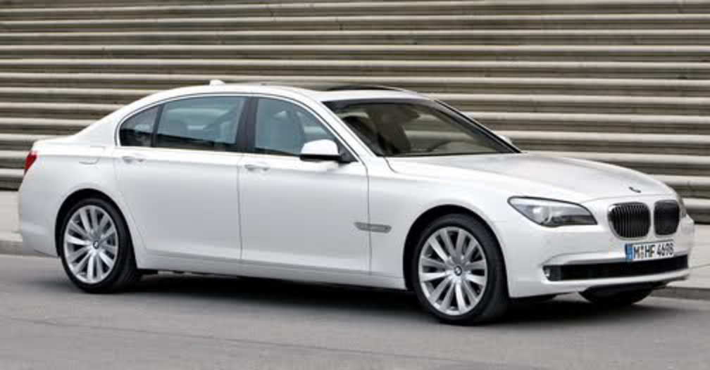 BMW a dévoilé les détails de ses nouveaux modèles phares, la 760i à moteur V12