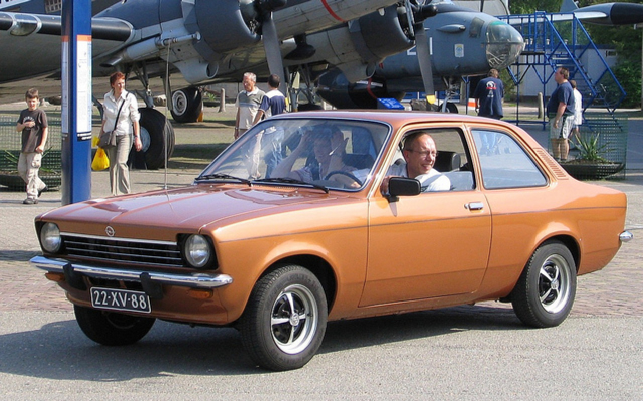 22-XV-88 Opel Kadett Automatique [1975]. Découvrez l'histoire de l'Opel Club