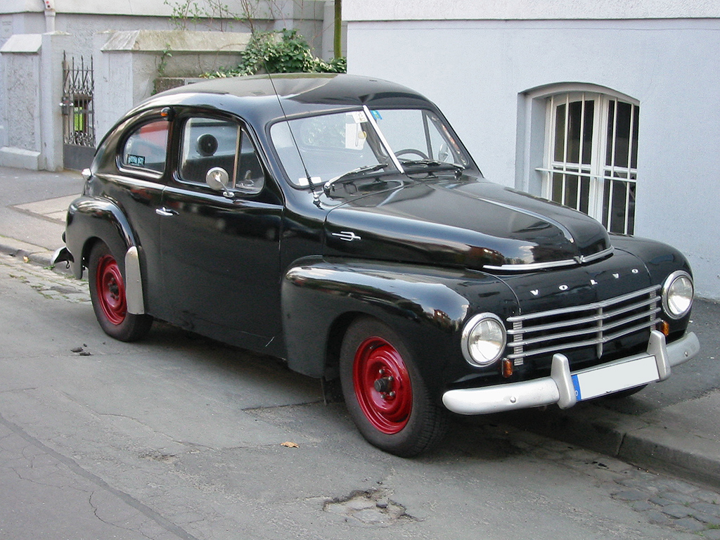 Le modèle Volvo PV 444 commence en 1947 en Suède. La fin de la marque est 1958.