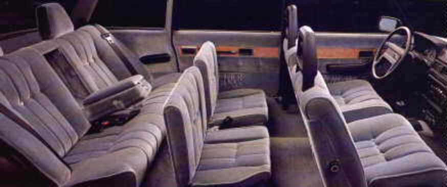 sièges passagers - grâce à l'empattement plus long de la Volvo 264 TE.