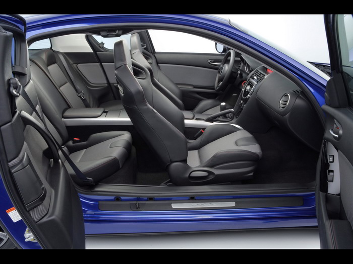 Mazda RX-8 R3 2009, Les portes suicide la rendent encore plus unique.
