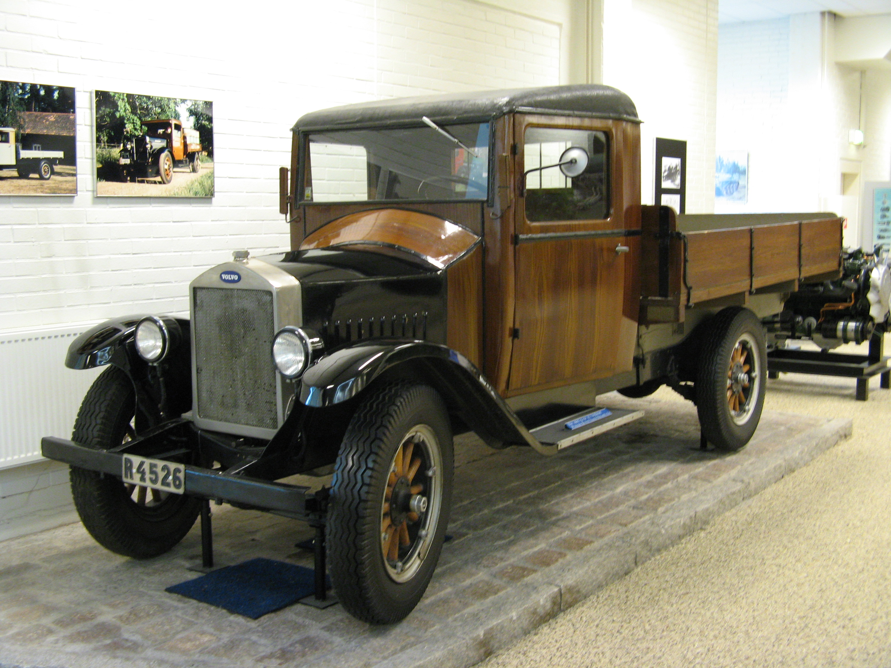 [[Fichier: Volvo LV40 (1928) | sans cadre / vertical = 1,25 / alt=]]