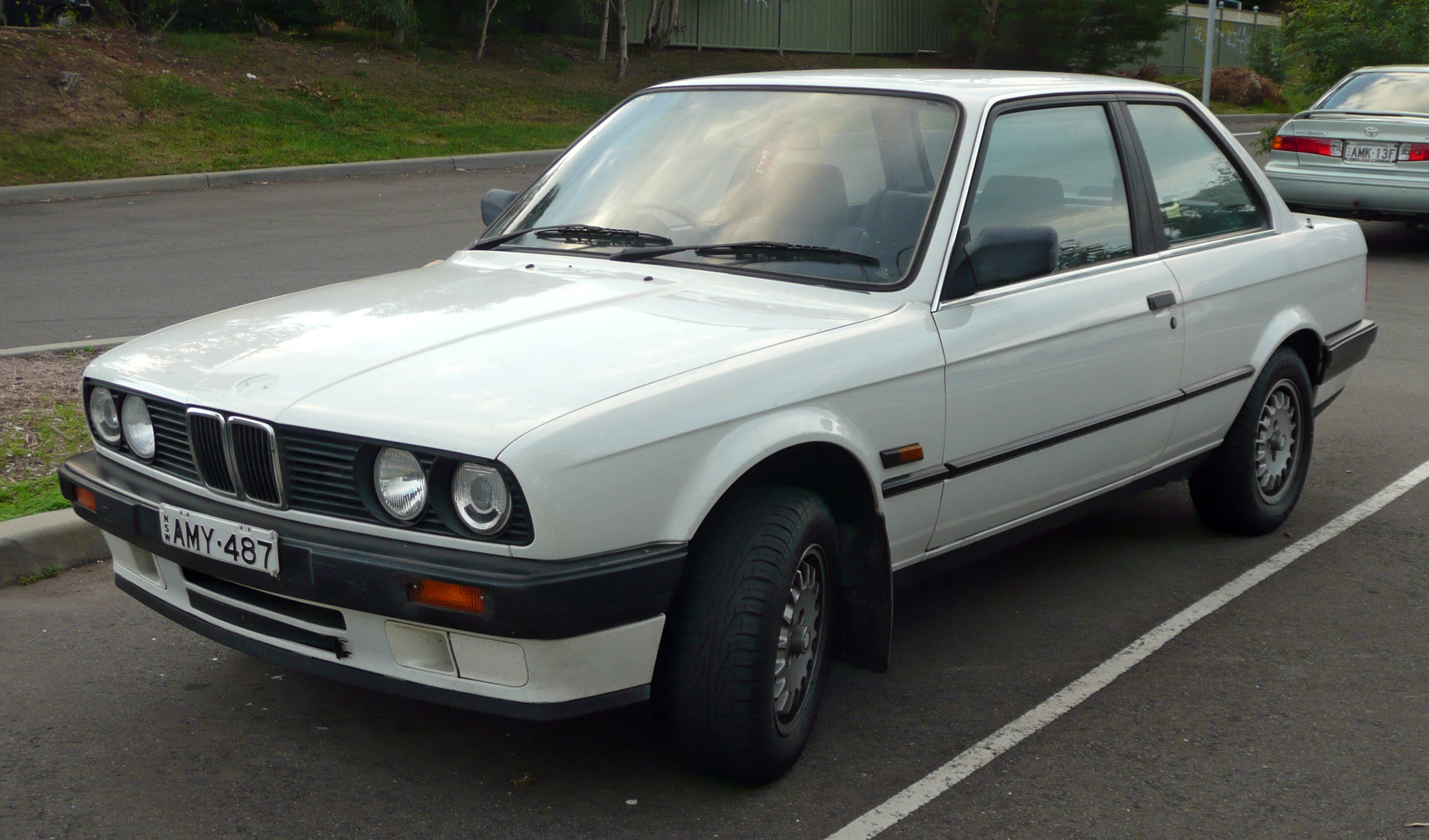 Dossier: 1988-1991 BMW 318i (E30) berline 2 portes 01.