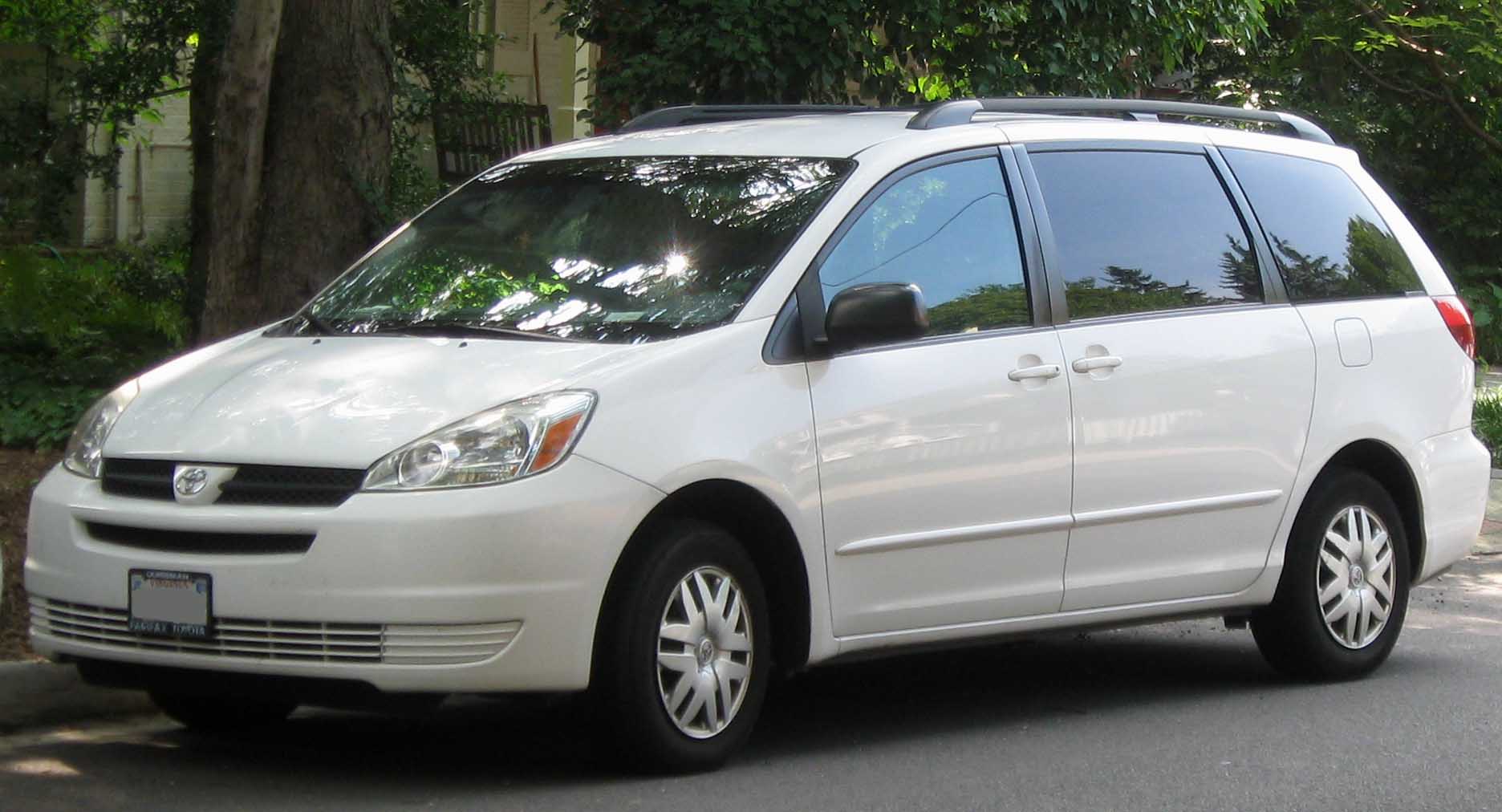 Dossier: 2004-2005 Toyota Sienna LE -- 07-15-2010.