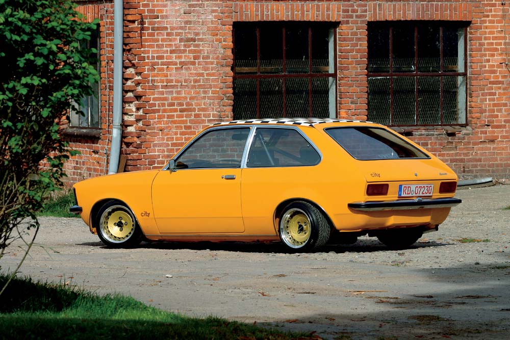 OPEL Astra Classique 17 CDTi. Opel Kadett Ville. Voir Télécharger le Fond d'écran