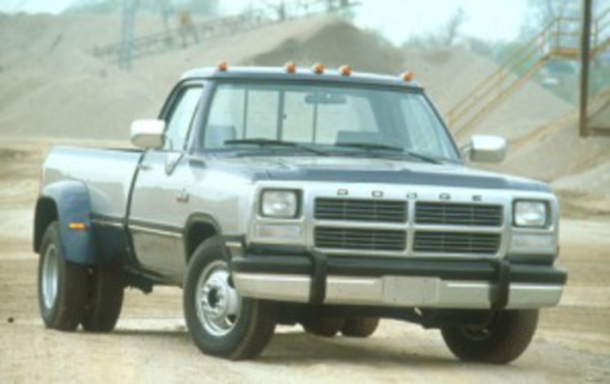 1991 Dodge RAM 350 2 Dr LE Cabine standard LB. Pour évaluer un véhicule,
