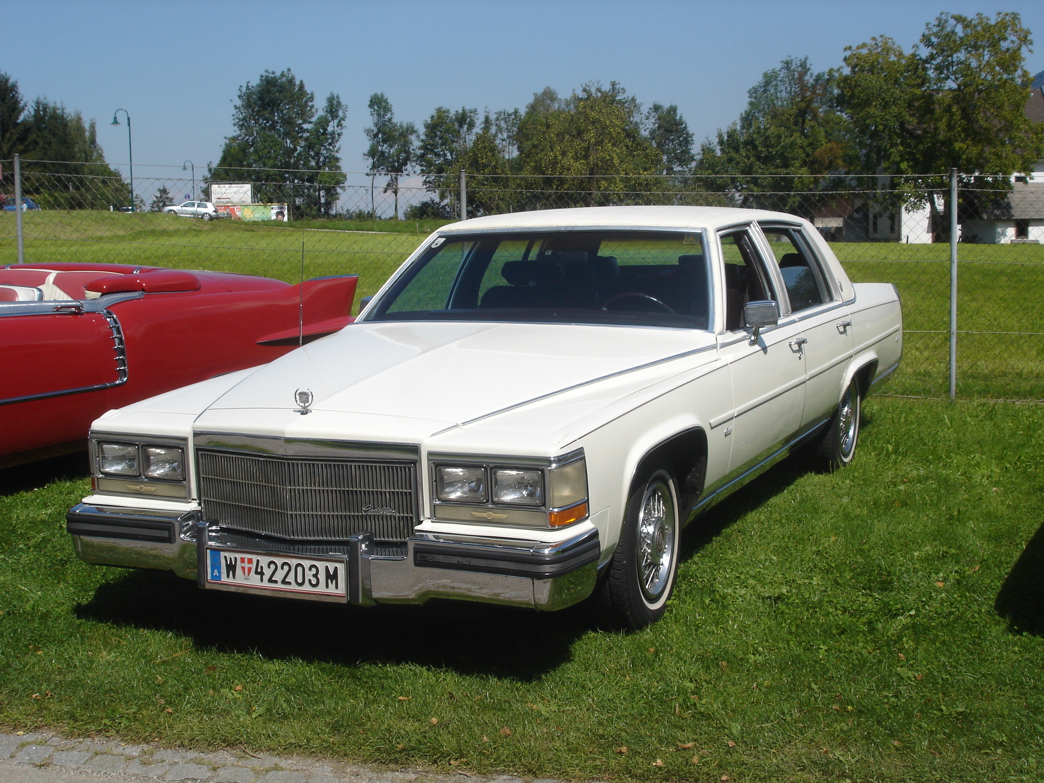 Dossier : Cadillac Brougham.jpg