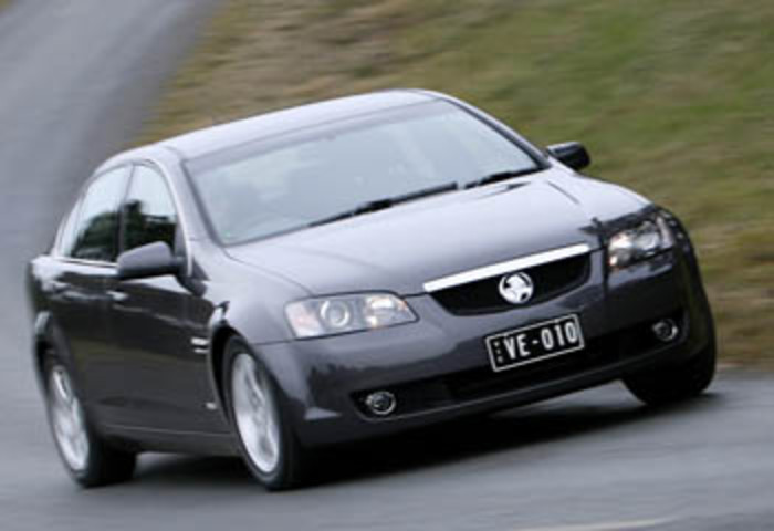 Janvier marque les débuts du V8 de 6 litres Holden Calais à carburant actif