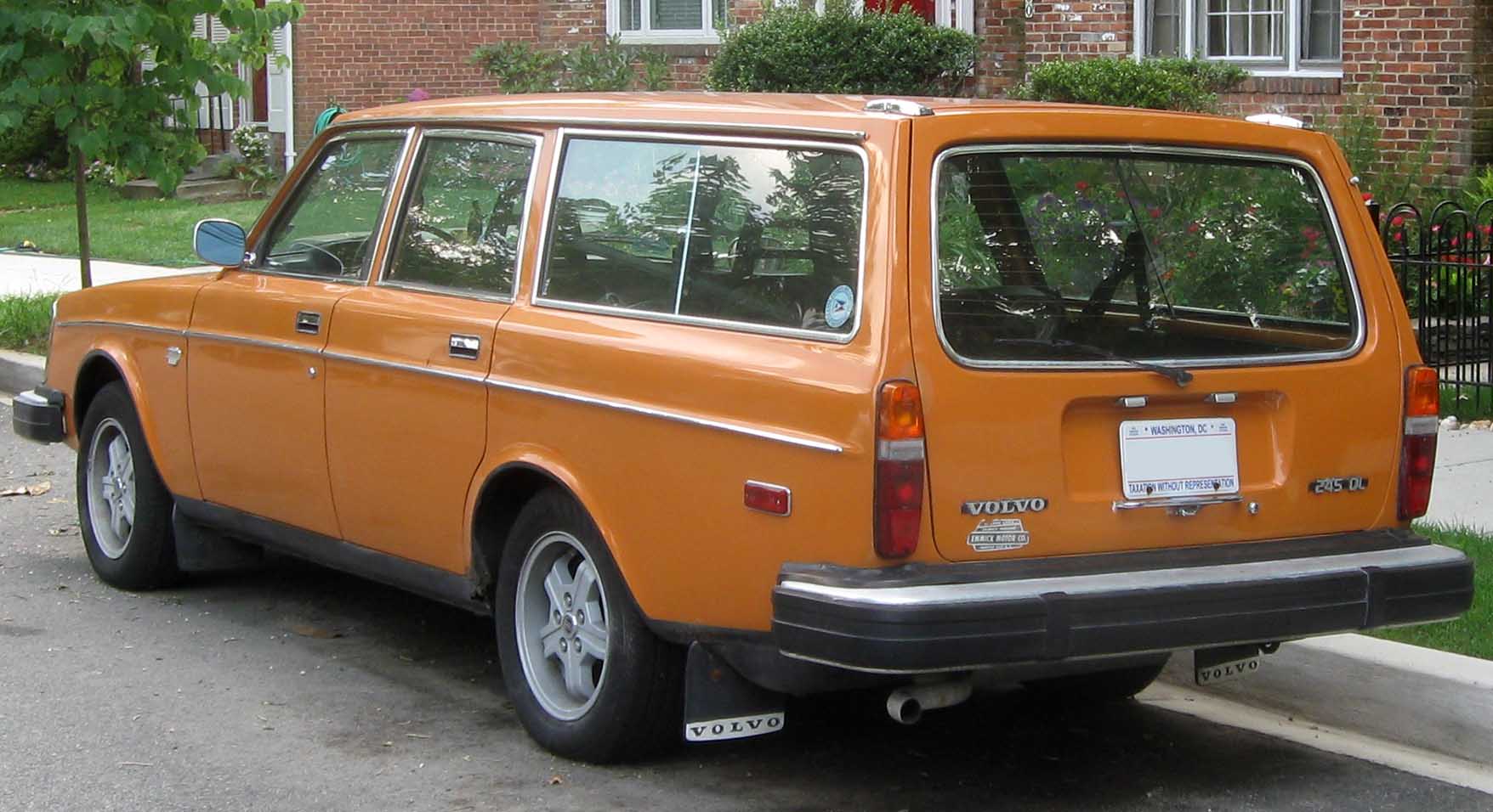 Dossier: 1975 Volvo 245 DL wagon arrière1 15-07-2010.