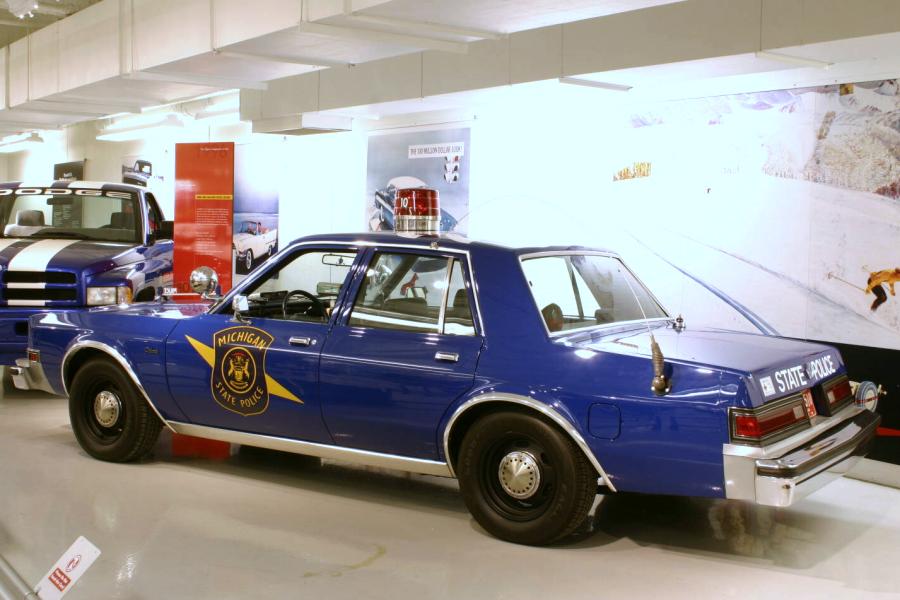 Voiture de police Dodge Diplomat 1986