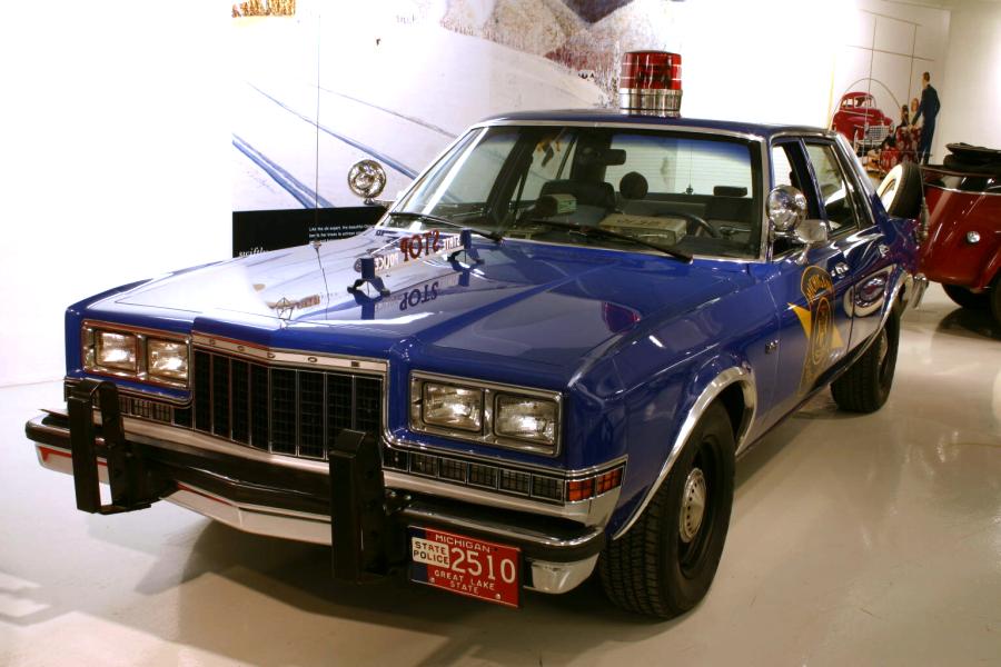 Voiture de police Dodge Diplomat 1986