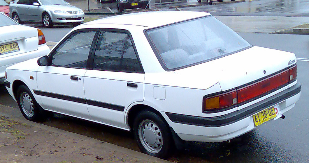 Dossier: 1989-1991 Mazda 323 (BG) berline 01.jpg