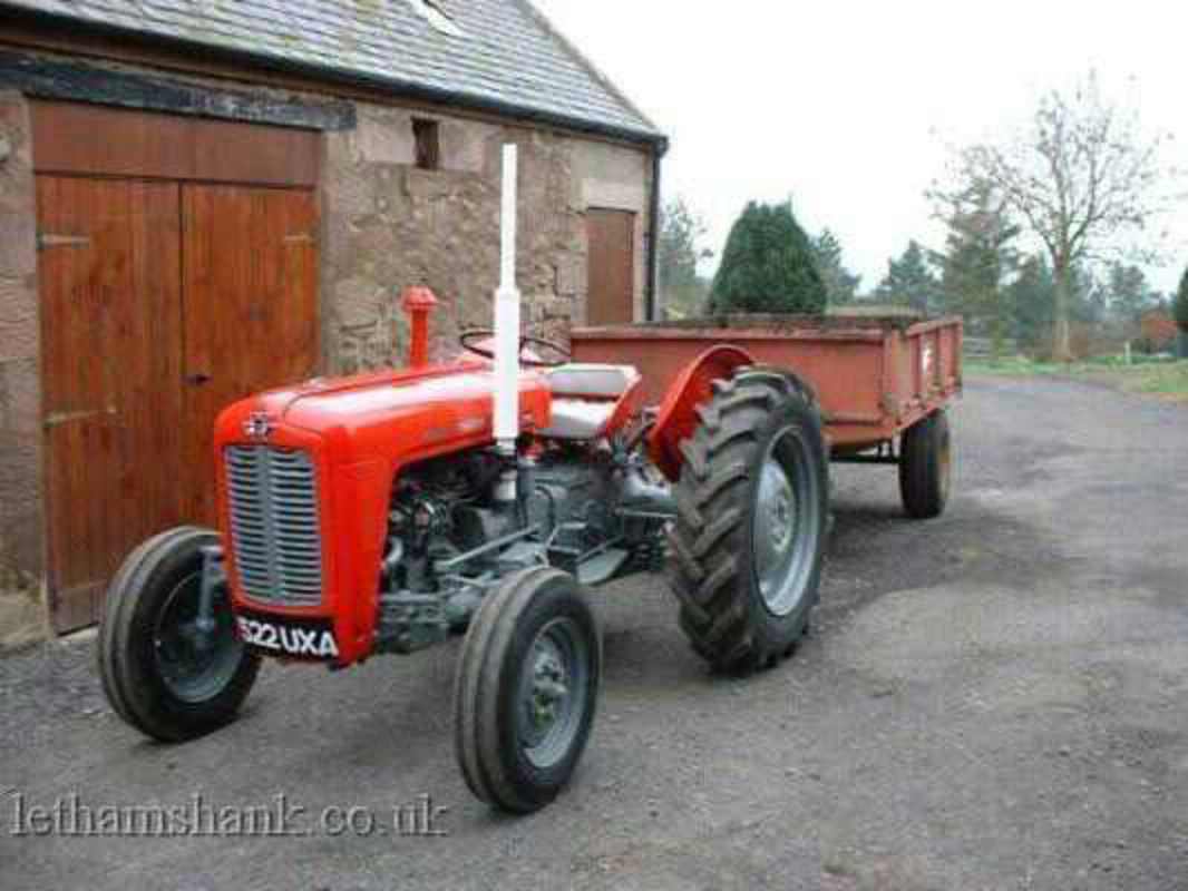 Massey Ferguson 35: C'est vraiment un tracteur vintage mais il est assez utilisé