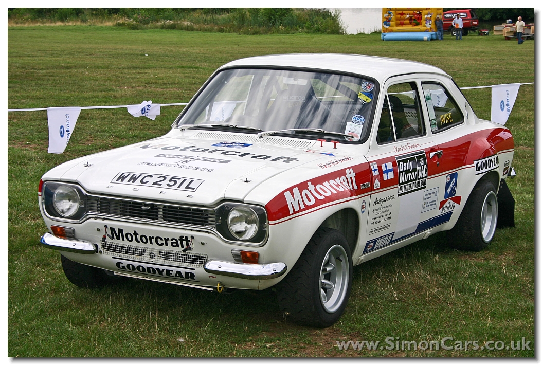 Ford Escort RS1600. Utilisation d'une coque de type 49 renforcée comme la Twin Cam,