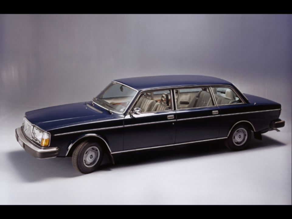 Côté Volvo 264 TE. Mots clés: 264, Extérieur, Historique, Année modèle 1975