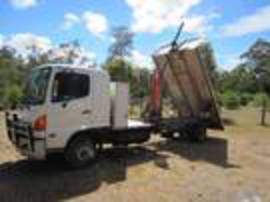 It features the following: -2004 Hino FD (1J) long wheelbase with flat tray
