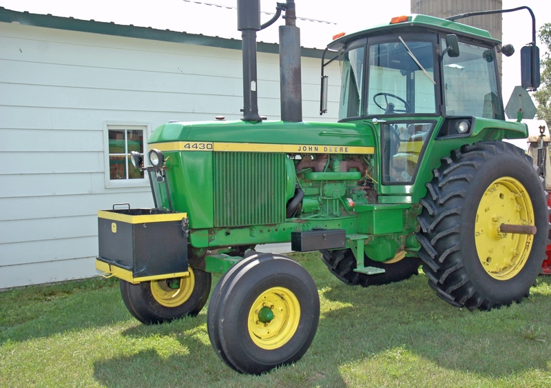 John deere 4430