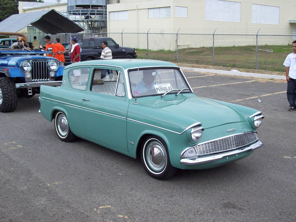 Anglia 1200 Sedan