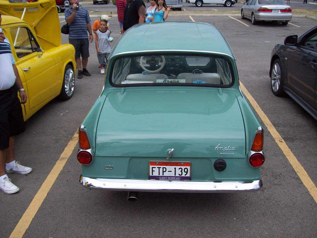 Anglia 1200 Sedan