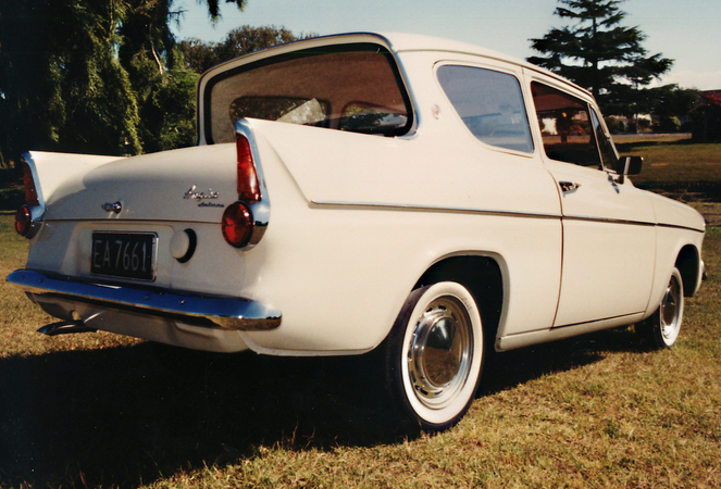 Anglia 1200 Sedan