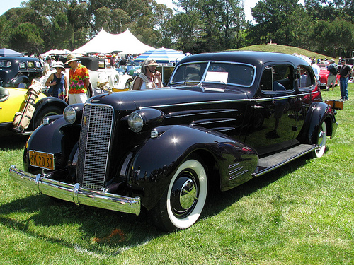 Coupé aérodynamique Cadillac 452D V-16