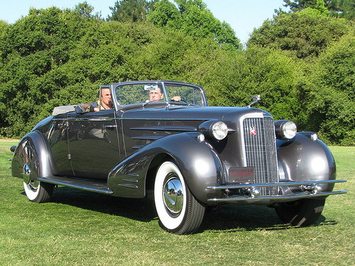 Coupé aérodynamique Cadillac 452D V-16