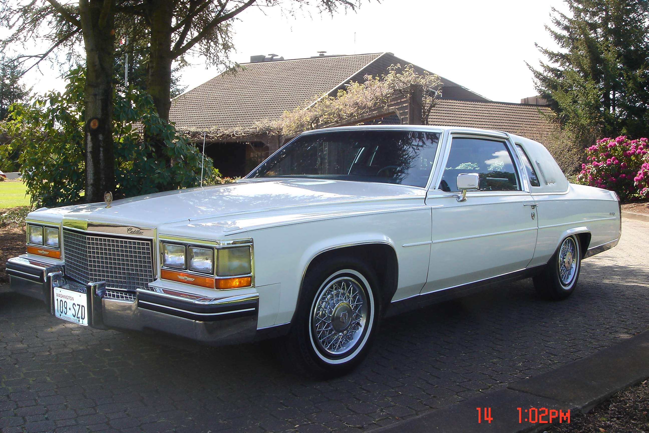 Cadillac Coupe Fleetwood Brougham