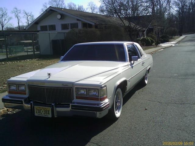 Cadillac Coupe Fleetwood Brougham