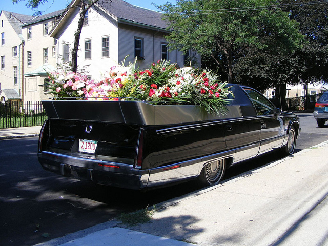 Voiture fleurie Cadillac Fleetwood