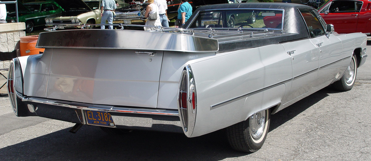 Voiture fleurie Cadillac Fleetwood