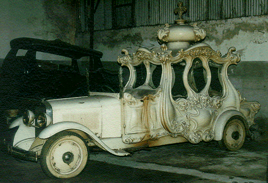 Voiture fleurie Cadillac Fleetwood