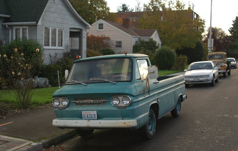 Pick-up au bord de la rampe Chevrolet Corvair 95