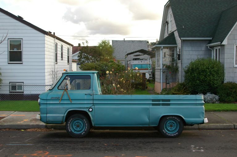 Pick-up au bord de la rampe Chevrolet Corvair 95