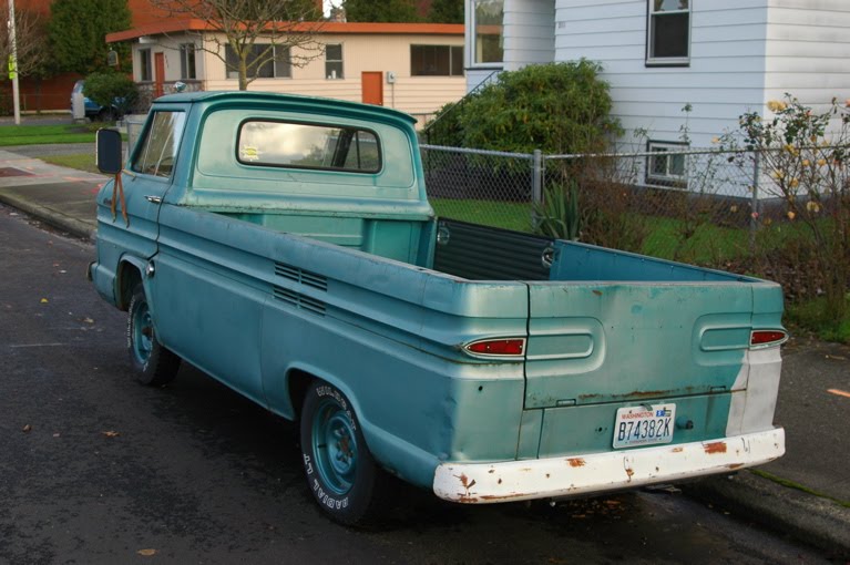 Pick-up au bord de la rampe Chevrolet Corvair 95