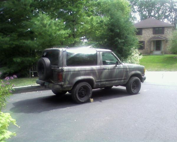 Ford Bronco II XLT 29