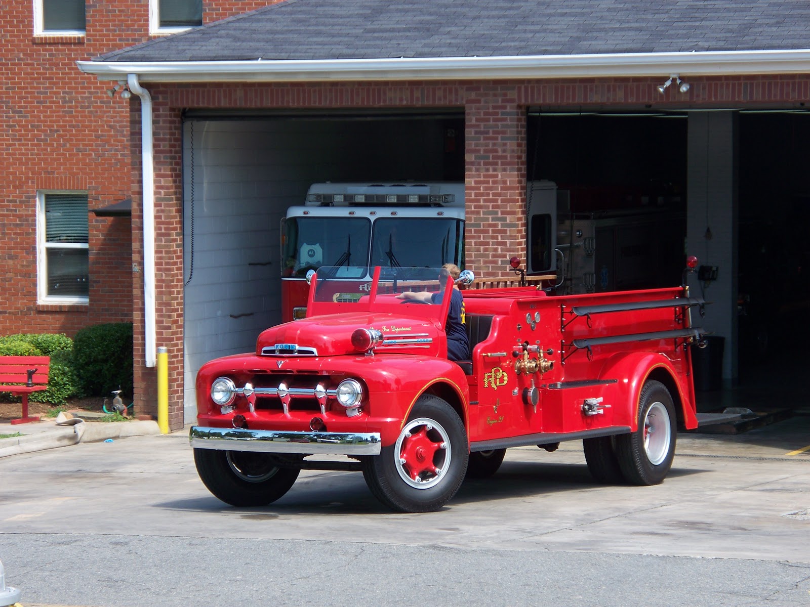 Camion de pompiers Ford