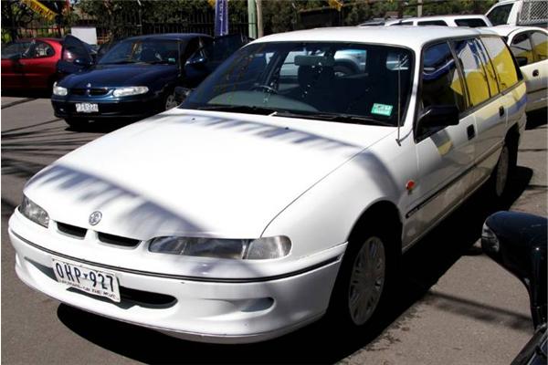 Chariot Holden Camira SLX 20i