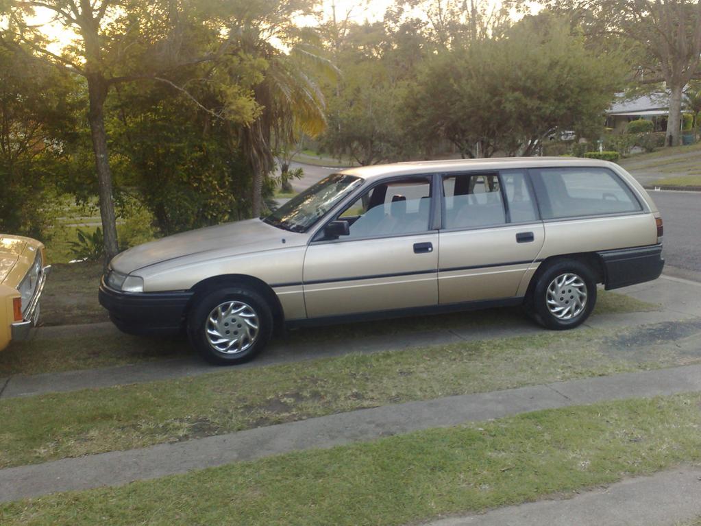 Chariot Holden Camira SLX 20i