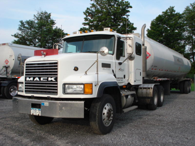 Mack CL700