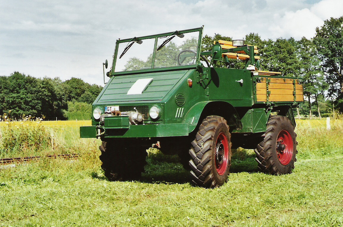 Mercedes-Benz Unimog 411