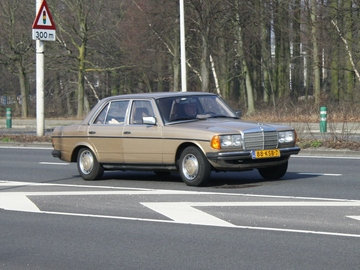 Mercedes-BENZ 230 E