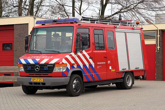 Mercedes-BENZ 815 D