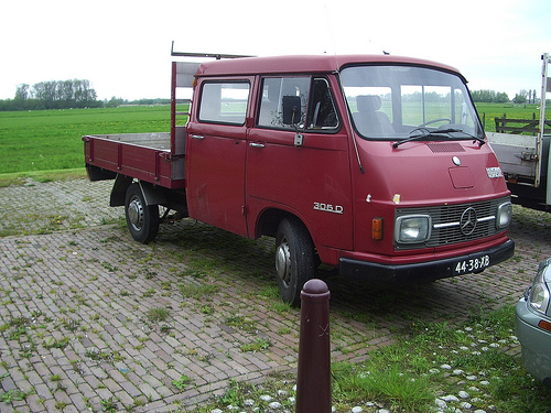 Mercedes-Benz L306 D